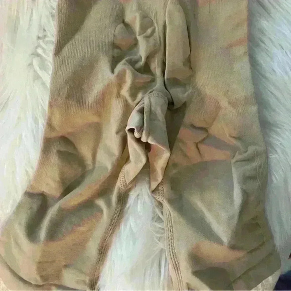 SKIMS- NWOB Sculpting Seamless Mid Thigh Bodysuit - Clay/ nude/ ochre - Picture 6 of 12